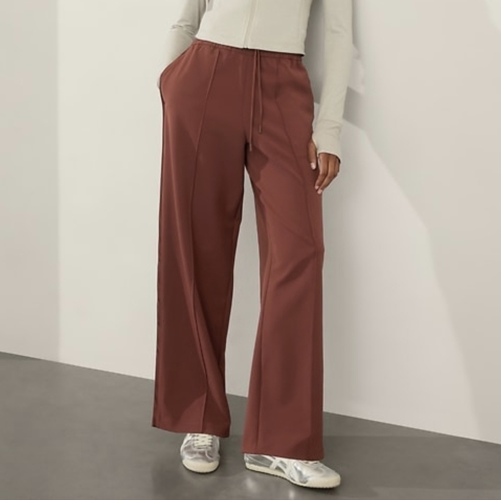 NWT ATHLETA Endeavor High Rise Relaxed Pant, Medium, Cherrywood